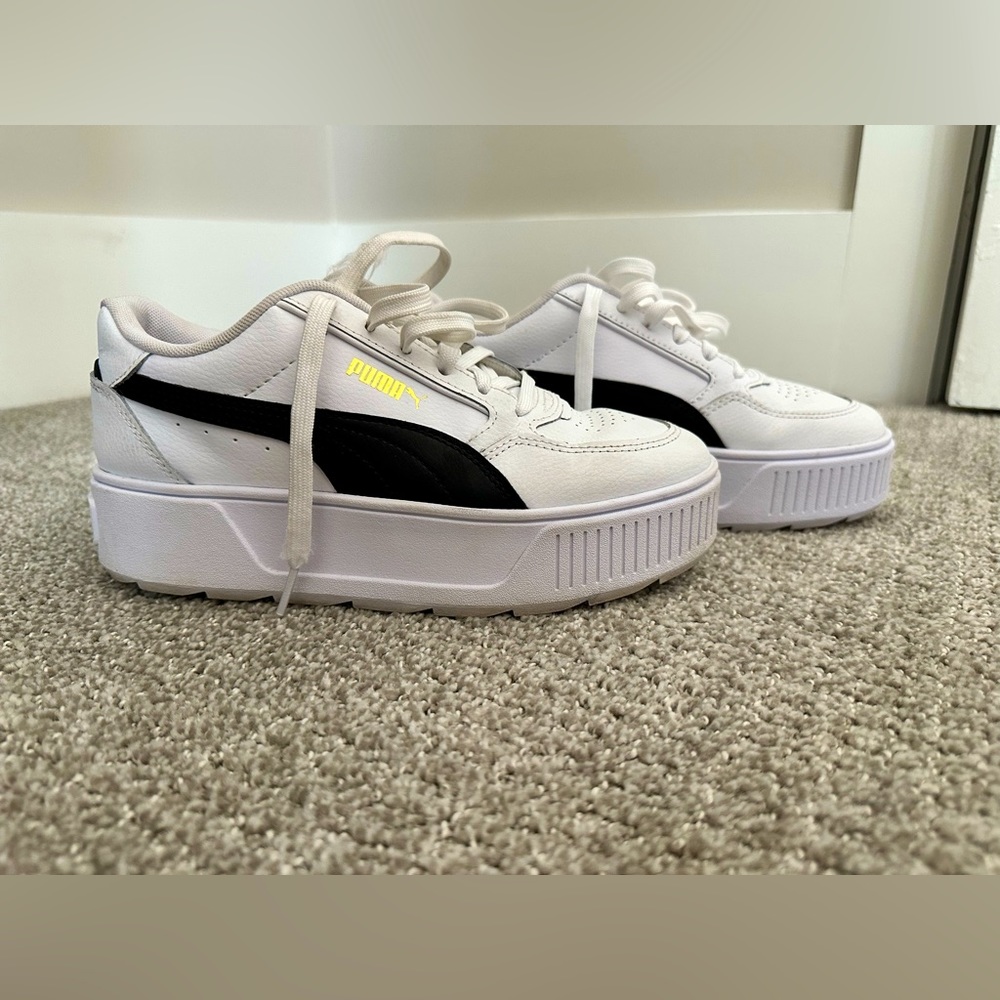 PUMA Smash Platform V3 Two Tone Sneakers (Women’s 7.5)